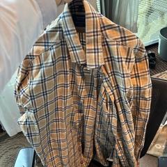 Kleding beige blouse met strepen, segons ha informat Haven Hotel Rotterdam mitjançant iLost