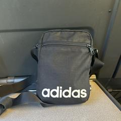 Klein Adidas tasje, iLost'a bildirildiği gibi