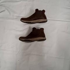 Sapato, como reportado por Grand Hotel Amrâth Amsterdam utilizando o iLost