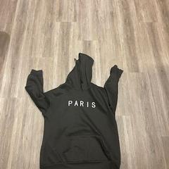 衣類 black hoodie がiLostで Amsterdam ID Aparthotel によって報告されました