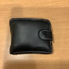 Peňaženka Tesfay, ako bolo nahlásené Gemeente Amsterdam pomocou iLost