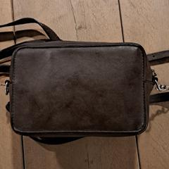 Schoudertasje van Gaal, jak nahlášeno Pouw Vervoer pomocí iLost