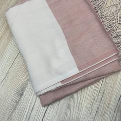 Sjal Roze Wit, rapporterat av Pathé Delft med iLost