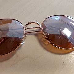 Bicchieri - Zonnebril rosekleur, come riportato da Centraal magazijn utilizzando iLost