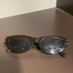 نظارات شمسية، كما تم الإبلاغ عنه بواسطة Pathé Amersfoort عبر iLost