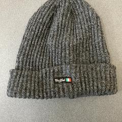 Casquette grau meliert, a été signalé par Schönbrunn "Group Center" utilisant iLost