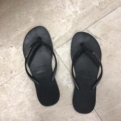 Slippers, zgłoszono przez Hotel van der Valk Maastricht przy użyciu iLost