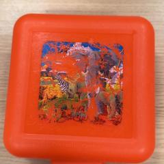 Uzsonnás doboz, amint azt Pathé Amsterdam Noord az iLost segítségével jelentette.