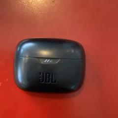 Earphones bluetooth jbl headphones, rapporterat av MEININGER Hotel Berlin Alexanderplatz med iLost