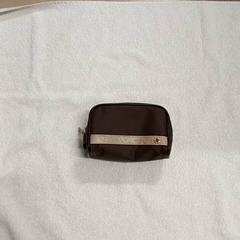 Taška & Kozmetická taška, ako bolo nahlásené Grand Hotel Amrâth Amsterdam pomocou iLost