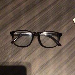 Óculos Zwart/Bruin, como reportado por Van der Valk Hotel Zwolle utilizando o iLost