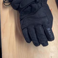 Luvas, segundo informou Pathé Utrecht Leidsche Rijn usando iLost