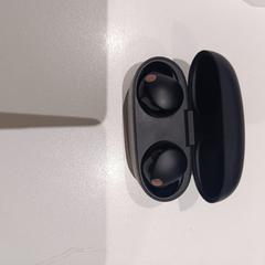 Earphone blanck, gemeldet von MEININGER Hotel Bruxelles Gare du Midi über iLost