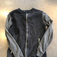 Donkerblauw vest - merk Kultivate, as reported by Awakenings ADE – Warehouse Elementenstraat 2019 using iLost
