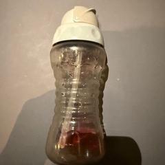 마시는 병 Kinder drinkfles, iLost를 사용하여 Van der Valk Hotel Deventer에 보고됨