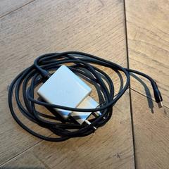 Adapter wit/zwart, som rapportert av Hotel Apeldoorn ved bruk av iLost