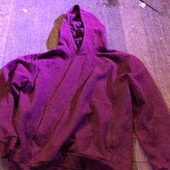 Sweter Bordeaux rood, zgłoszono przez De Heeren van Aemstel przy użyciu iLost