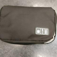 Estuche, ha sido reportado por Rotterdam The Hague Airport con iLost