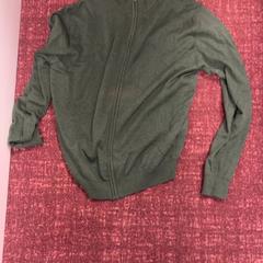 Pulóver, amint azt ibis Styles Rotterdam Ahoy az iLost segítségével jelentette.