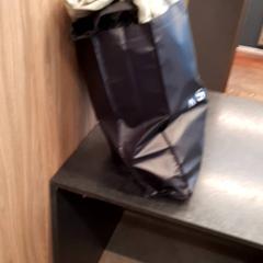 Bolsa, segundo informou Rotterdam The Hague Airport usando iLost