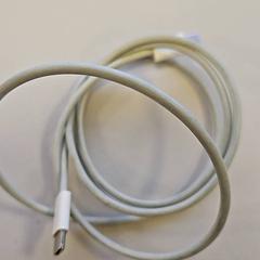 Cable de carga, ha sido reportado por Vrije Universiteit Amsterdam con iLost