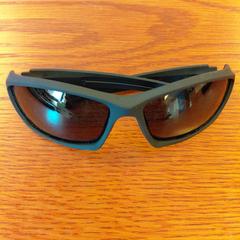 نظارات شمسية zwart، كما تم الإبلاغ عنه بواسطة Regio Oost-Vlaanderen عبر iLost