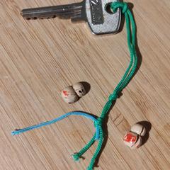 Key with small lucky doll, ako bolo nahlásené iLost