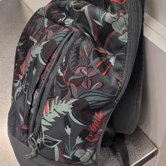 Backpack Donkergroen met planten/bloemenprint, as reported by IKEA Amersfoort using iLost