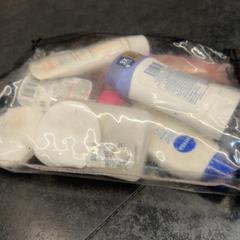 Borsa da toilette, come riportato da Rotterdam The Hague Airport utilizzando iLost