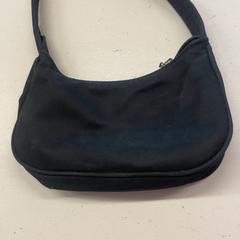 Tas, zoals gemeld door Loveland ADE | Mediahaven & Theater Amsterdam met iLost