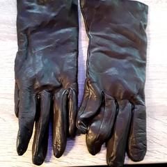 إكسسوارات الملابس، كما تم الإبلاغ عنه بواسطة EBS Tramplein عبر iLost