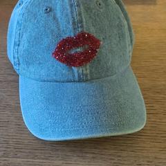 Cap Denim, ha sido reportado por MEININGER Hotel Berlin East Side Gallary con iLost