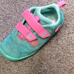 Shoe Kind groen roze, as reported by Burgers' Zoo using iLost