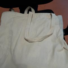 Sac beige en toile, a été signalé par TCL utilisant iLost