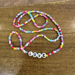 Nyaklánc LOVE, amint azt Gemeente Heemstede az iLost segítségével jelentette.