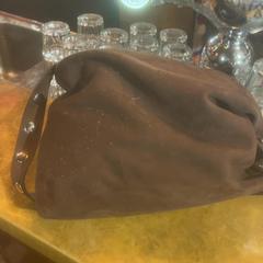 Väska Suede bruin, rapporterat av Café Leentje med iLost