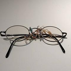 Szemüveg Met hangkoord, amint azt IKEA Groningen az iLost segítségével jelentette.