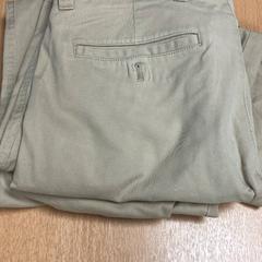 Pantalons, a été signalé par Sheraton Brussels Airport Hotel utilisant iLost