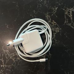 Usb-c kablea, gisa salatu by Van der Valk Hotel Veenendaal iLost erabiliz