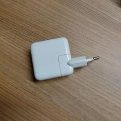 アダプタ がiLostで Vrije Universiteit Brussel (VUB) によって報告されました