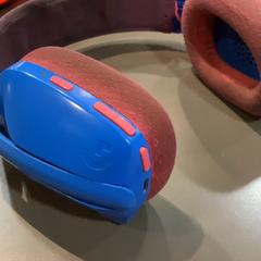 Headphones Blue, Red, as reported by MEININGER Hotel Vienna Downtown Sissi using iLost