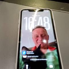 Mobilní telefon Grijs Iphone, jak nahlášeno Qbuzz GD Groningen HS pomocí iLost