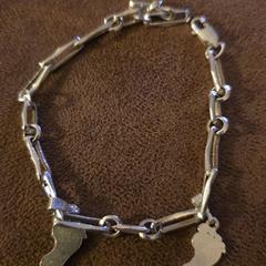 Zilveren armband, segons s'ha informat a iLost