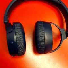 ヘッドホン がiLostで UvA REC によって報告されました