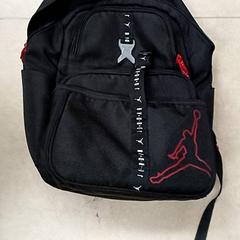 Sac à dos Zwart, a été signalé par Qbuzz GD Groningen Peizerweg utilisant iLost