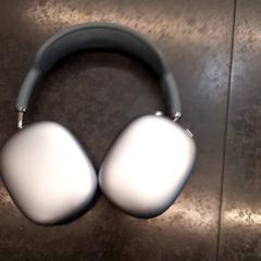 سماعات الرأس، كما تم الإبلاغ عنه بواسطة Rotterdam The Hague Airport عبر iLost