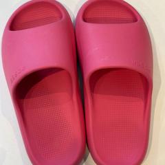 Slippers, as reported by Inntel Hotels Utrecht Centre using iLost