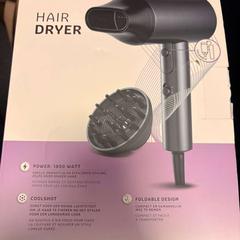 Elektronika a zařízení hair dryer, jak nahlášeno Ramada by Wyndham Amsterdam Airport Schiphol pomocí iLost