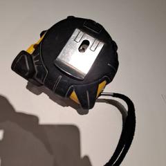 Medidor Zwart geel, ha sido reportado por IKEA Wilrijk con iLost