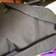 Borsa bleu et noir, come riportato da TCL utilizzando iLost